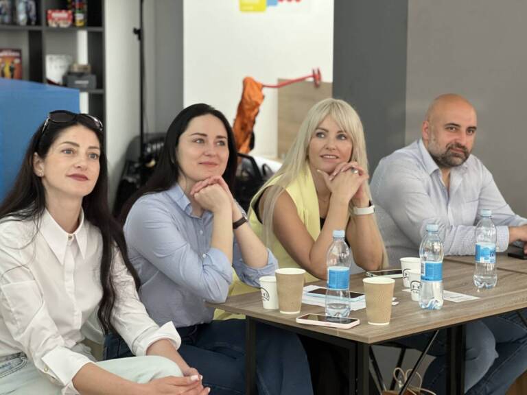 Студенти УжНУ креативили для популяризації сортування сміття й набиралися нових знань на ековечірці